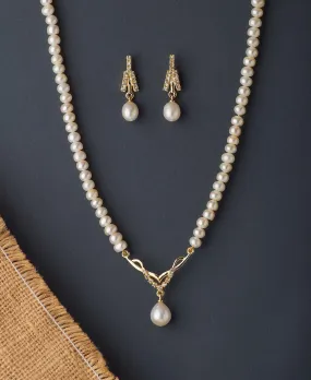 Beautiful Stone Studded Pearl Necklace Set